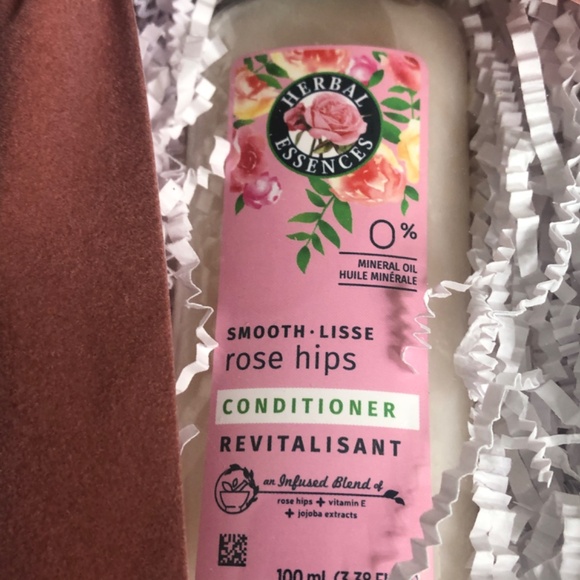 Herbal Essences Smooth-Lisse Rose Hips with Hair Accessories - Picture 7 of 8